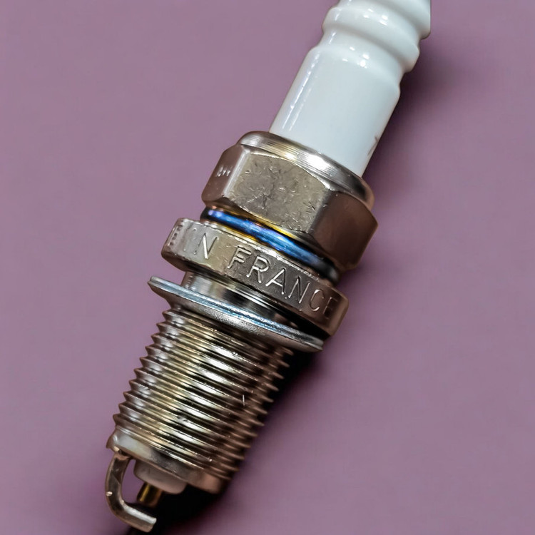 شمع موتور خودرو رنو مدل XU7.XU7P.XUM کد 102AC.France+1 پایه کوتاه مناسب برای پژو ۴۰۵ ، پارس سمند بسته ۴ عددی