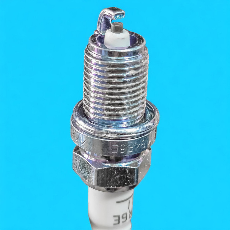 شمع خودرو ان جی کی مدل یورو ۲ کد BKR6E11 پایه کوتاه مناسب برای پراید بسته ۴ عددی