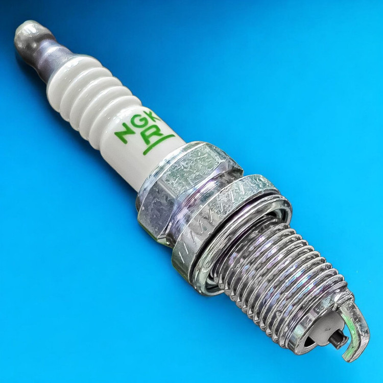 شمع خودرو ان جی کی مدل ORG. کد BKR6E11 پایه کوتاه مناسب برای کیا ریو بسته 4 عددی